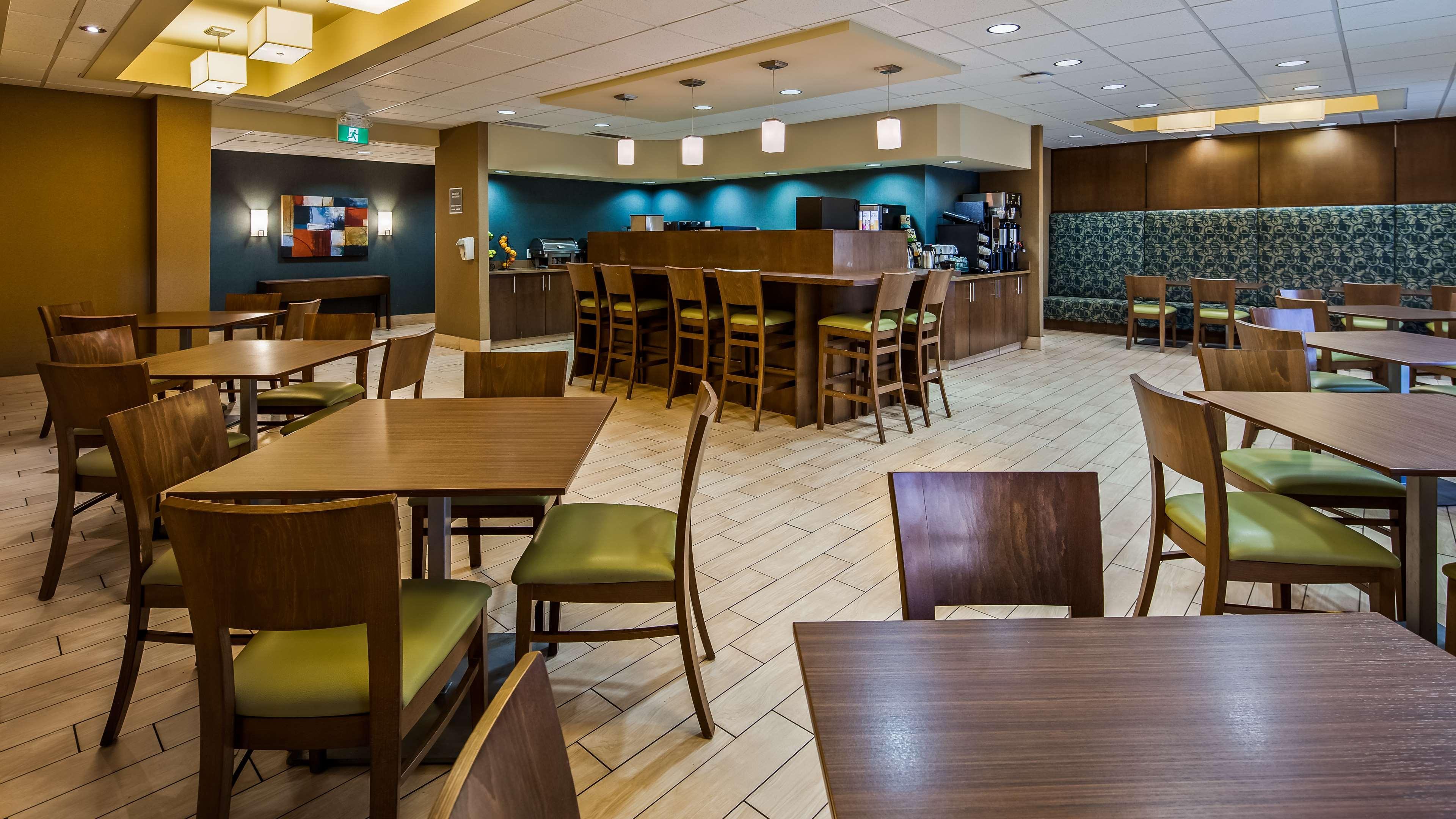 Best Western Plus Winnipeg West Headingley Экстерьер фото