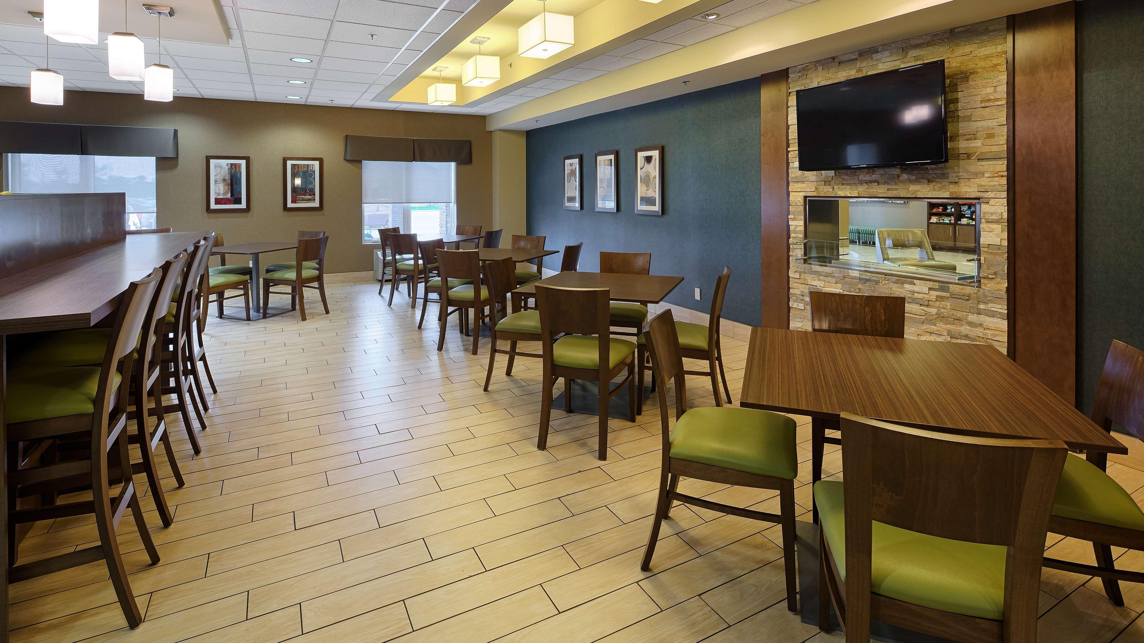 Best Western Plus Winnipeg West Headingley Экстерьер фото